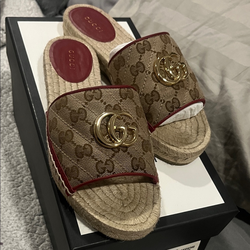 Gucci Women's Beige and Red Espadrille Slides - Picture 6 of 11